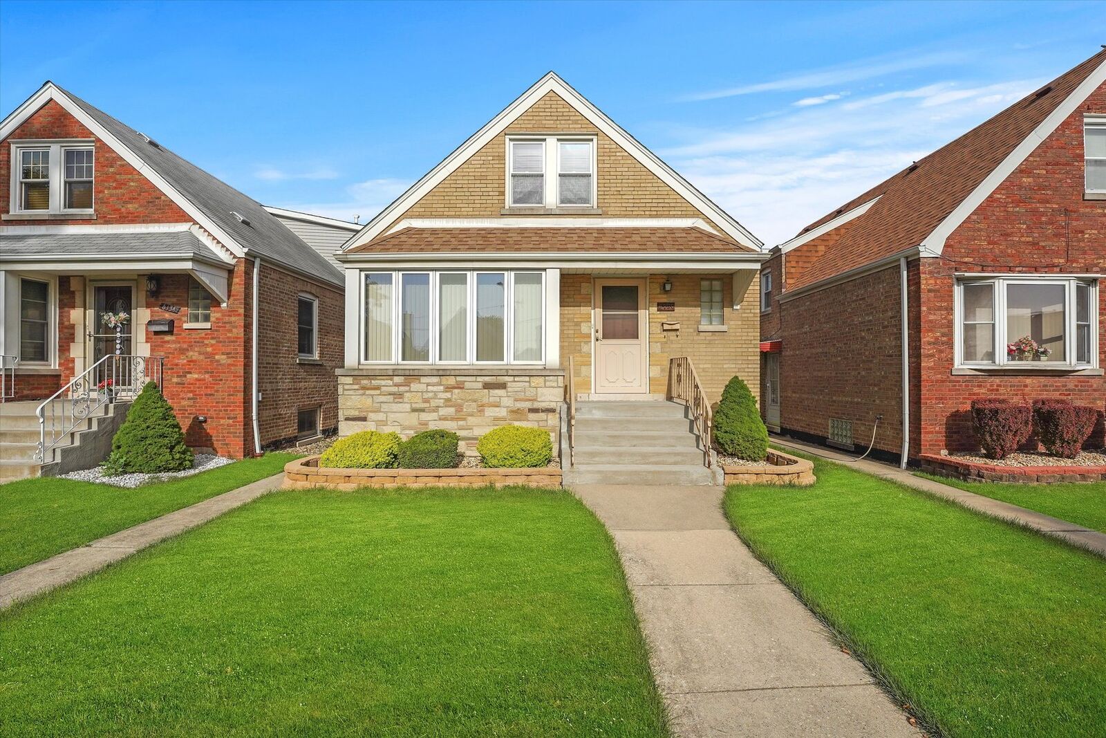 Property Photo:  6130 S Moody Avenue  IL 60638 