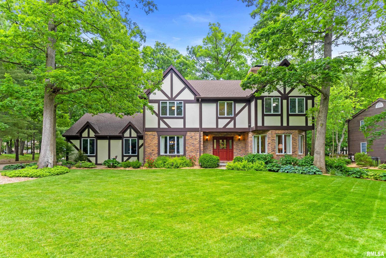 Property Photo: 12300 Woodridge IL 61525-9349