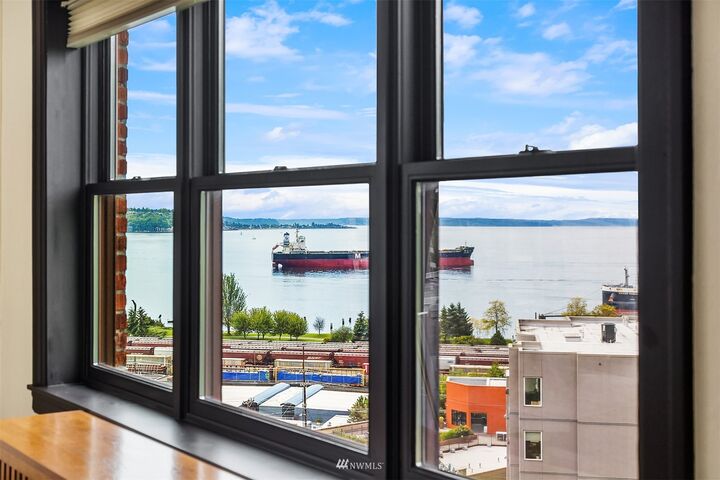 Property Photo: 519 W Roy Street 407 WA 98119