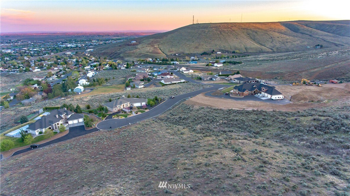 Property Photo: 530 Jadehurst Drive WA 98823