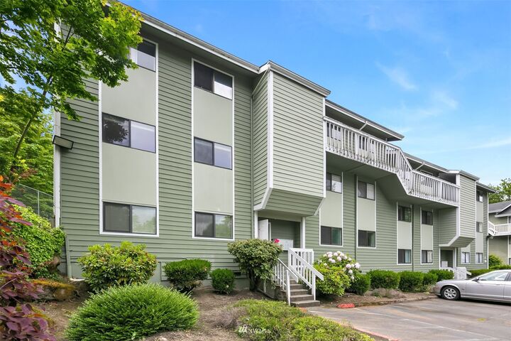 Property Photo:  210 SW Clark Street A101  WA 98027 