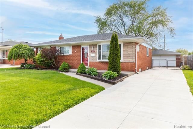 Property Photo:  33059 Brownlea Drive  MI 48312 