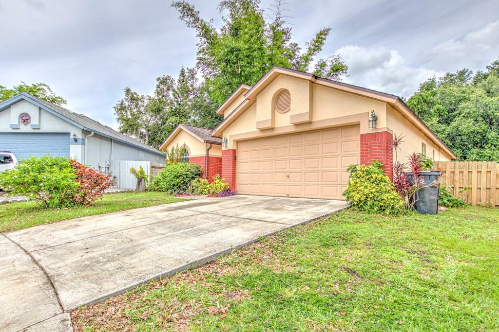 Property Photo:  4822 Limerick Drive  FL 33610 