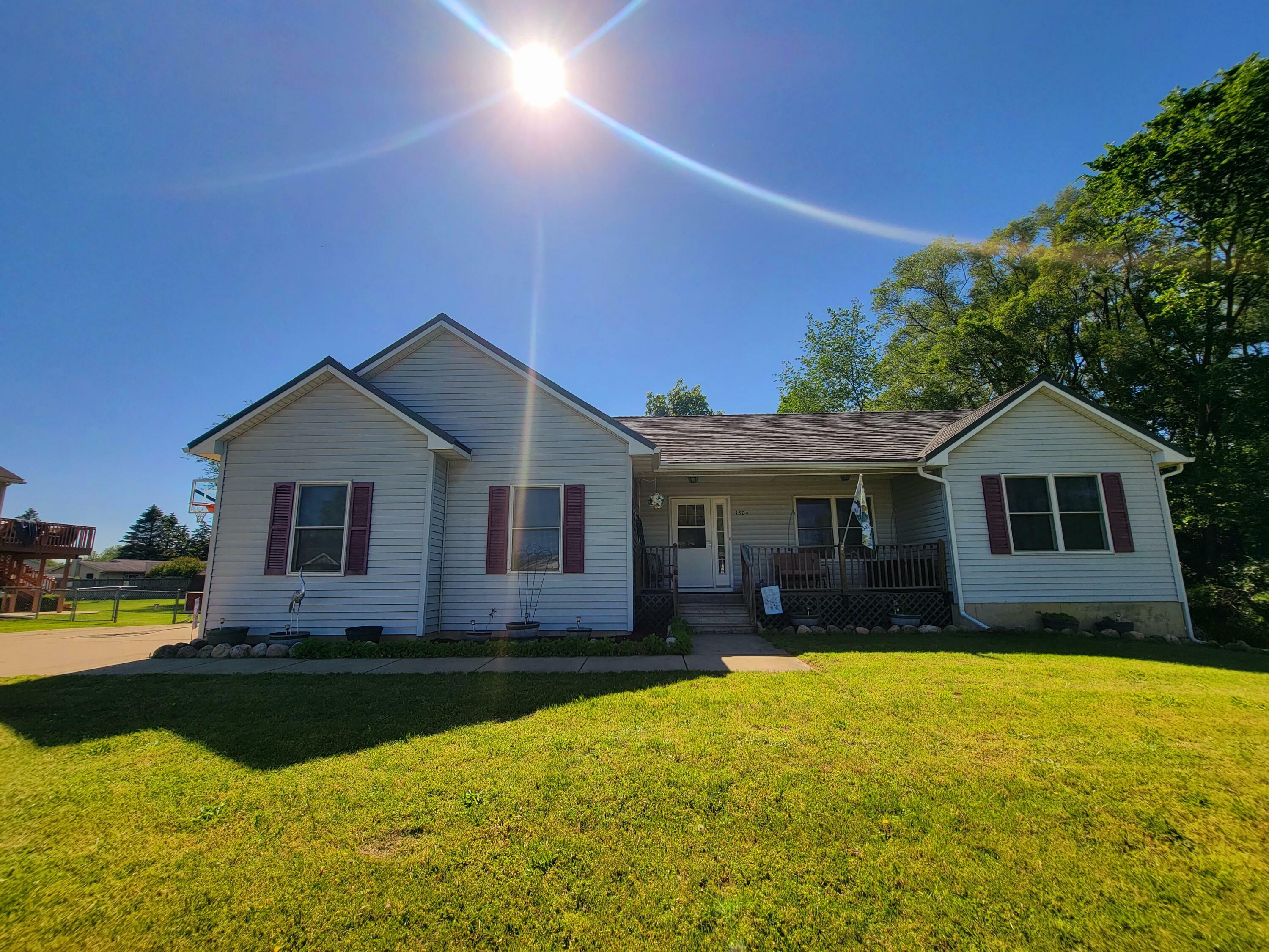 Property Photo:  1304 Catsyl Road  MI 49203 