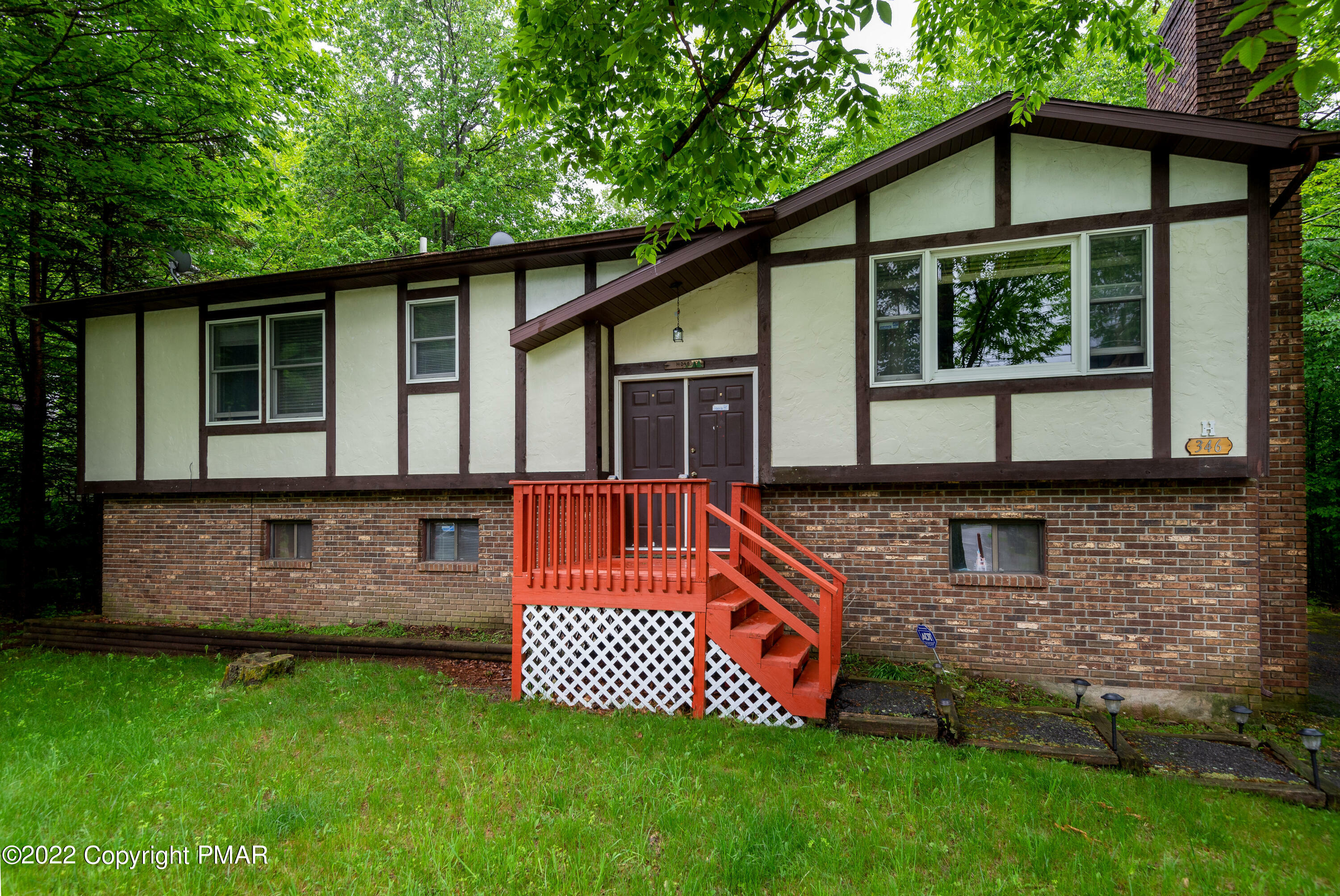 Property Photo:  785 Country Place Dr.  PA 18466 