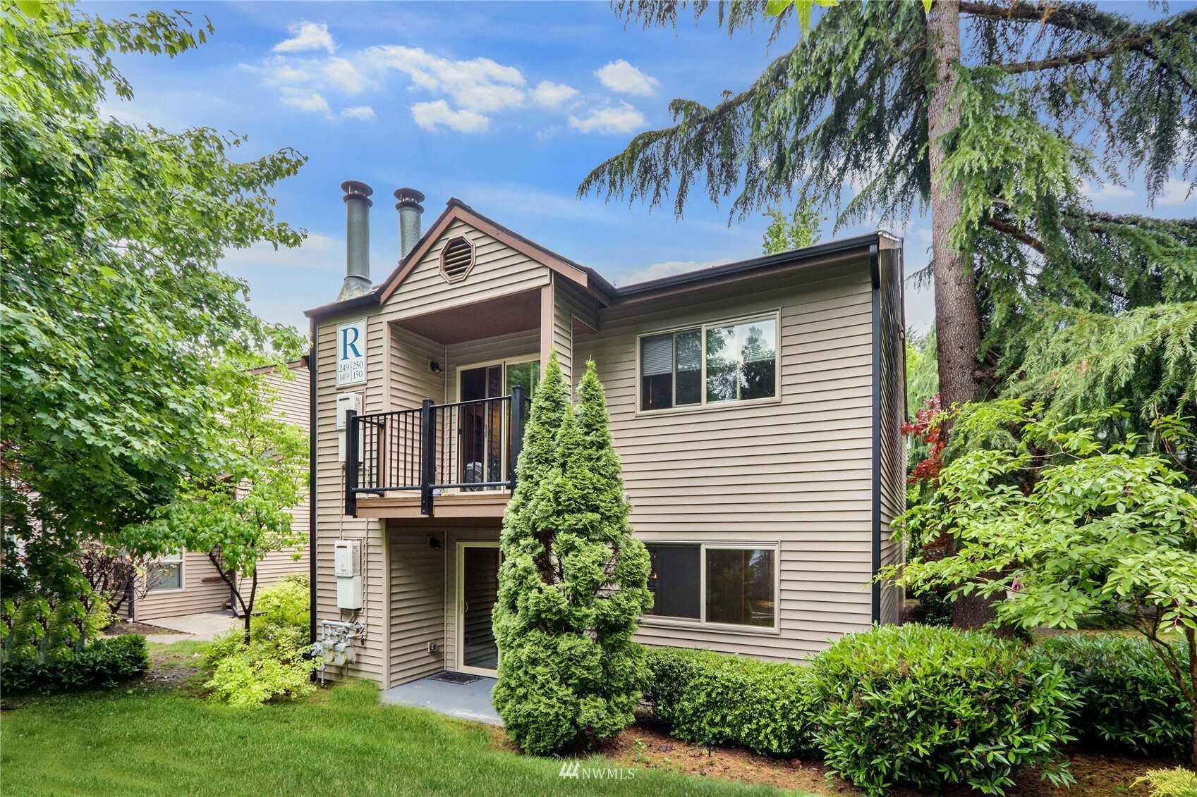 Property Photo: 9805 Avondale Road NE R-150 WA 98052