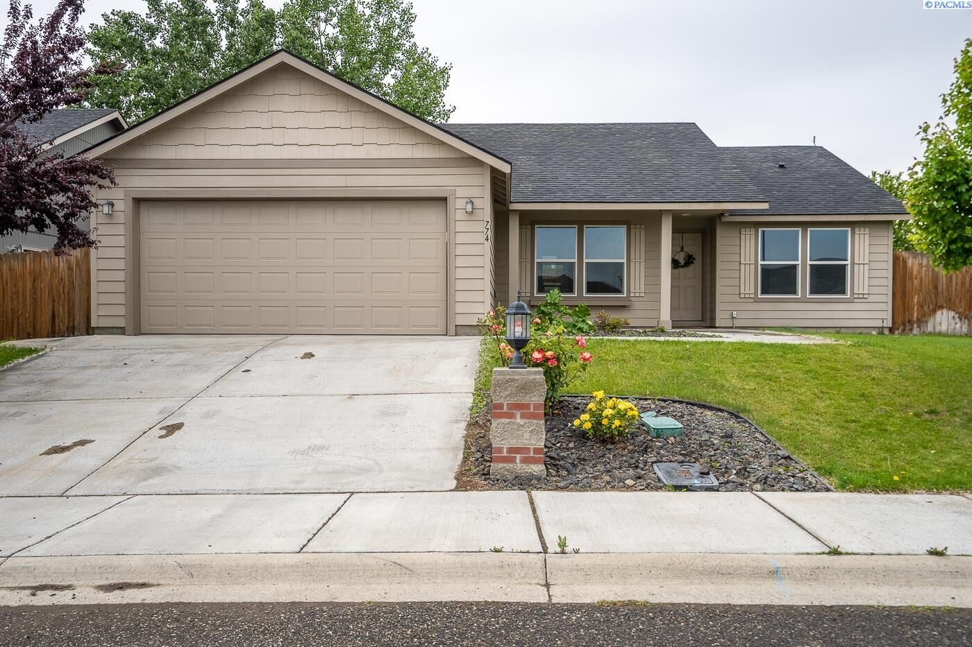 Property Photo: 774 S Wyoming WA 99336