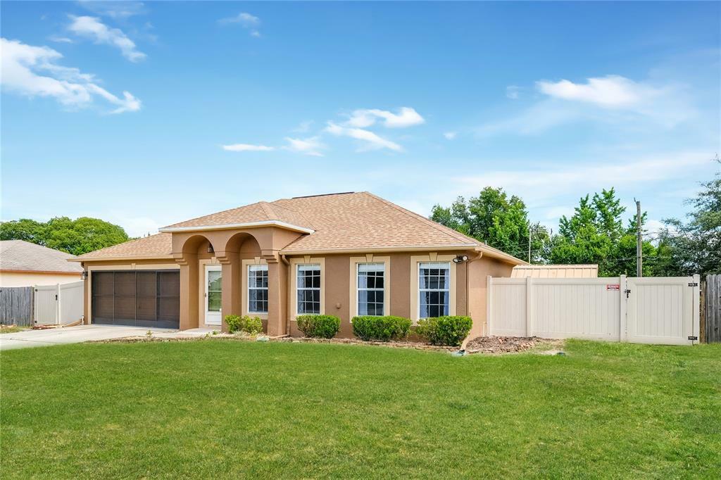 Property Photo: 2706 Windsor Heights Street FL 32738
