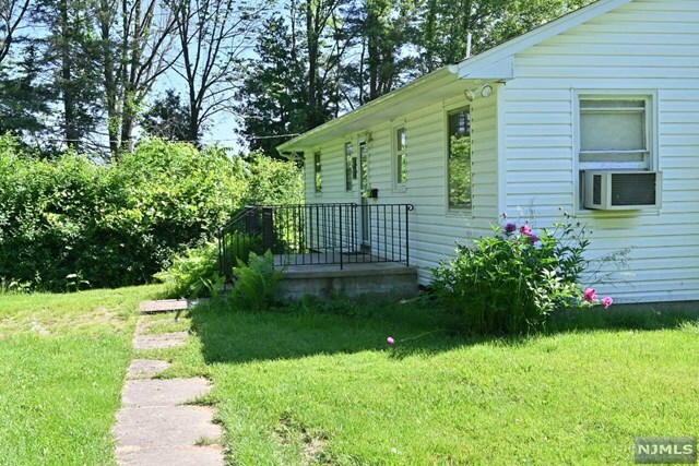 Property Photo:  70 Davis Road  NJ 07416 