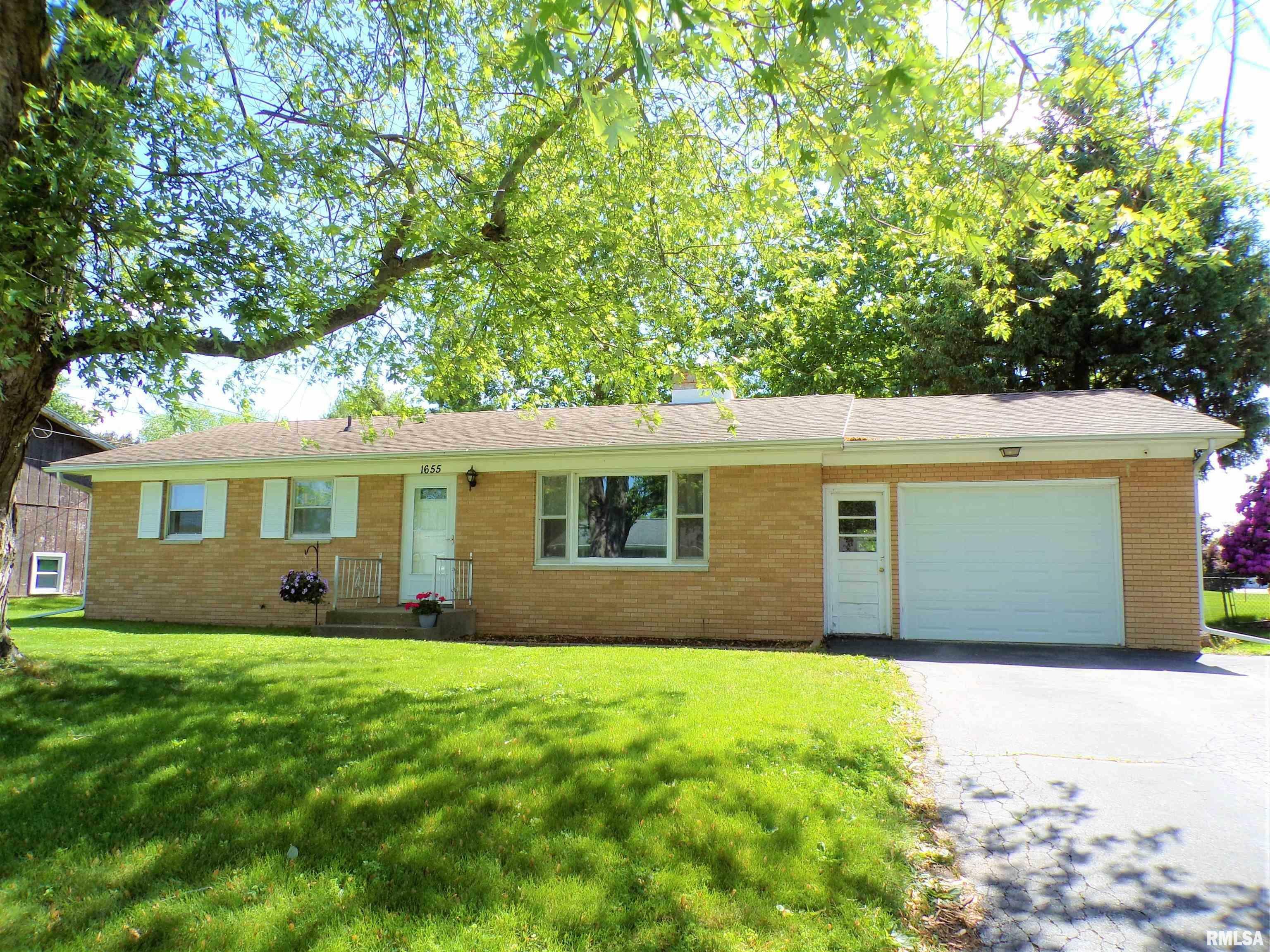 Property Photo:  1655 Oriole  IL 61401 