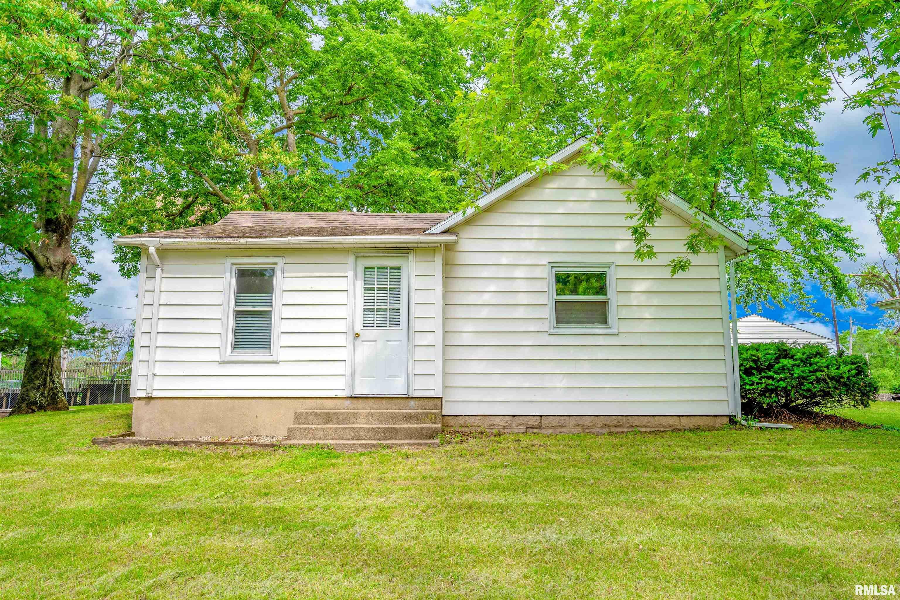 Property Photo:  305 N Washington  IL 61546 