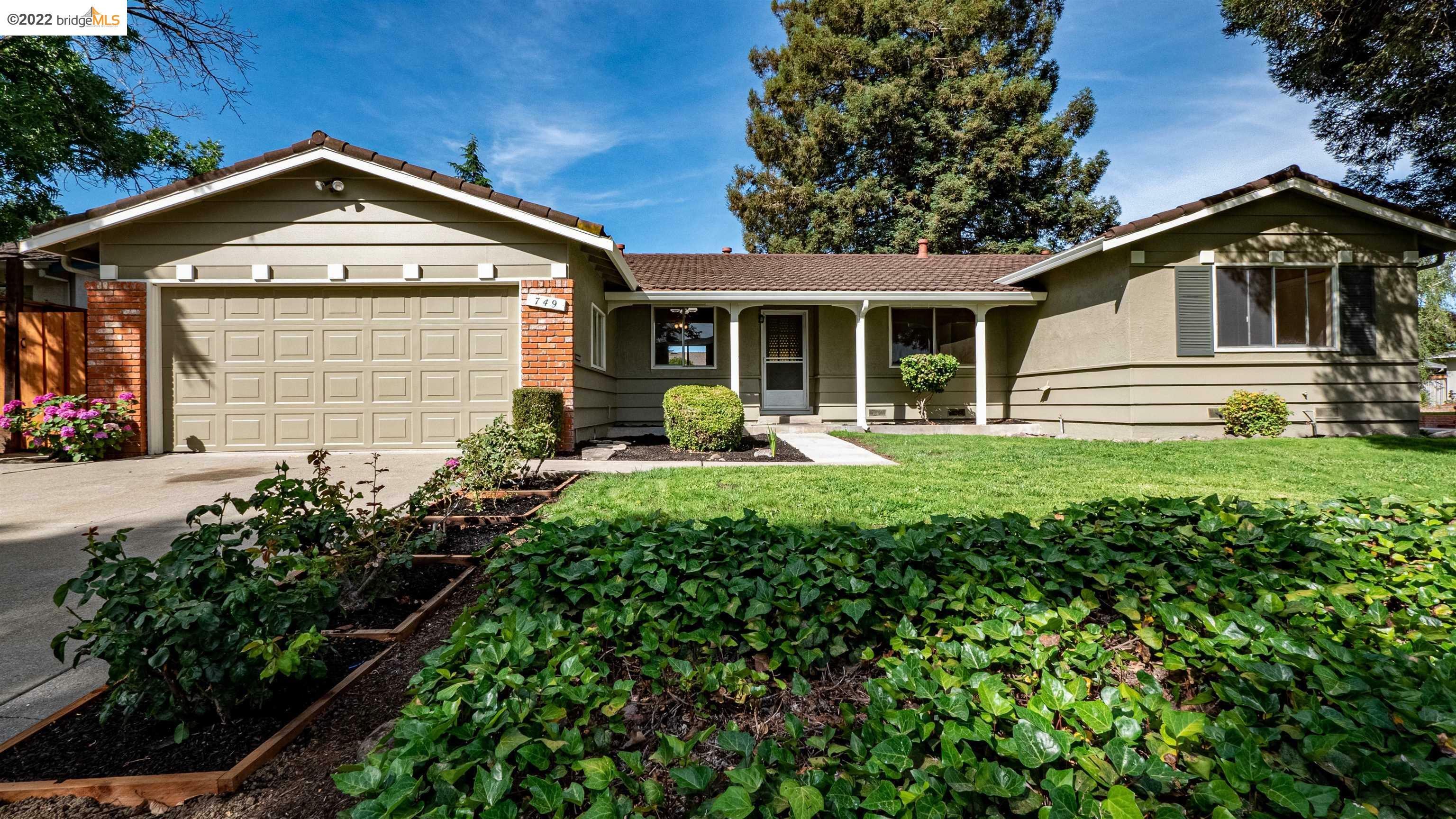Property Photo: 749 San Mateo Ct CA 94518