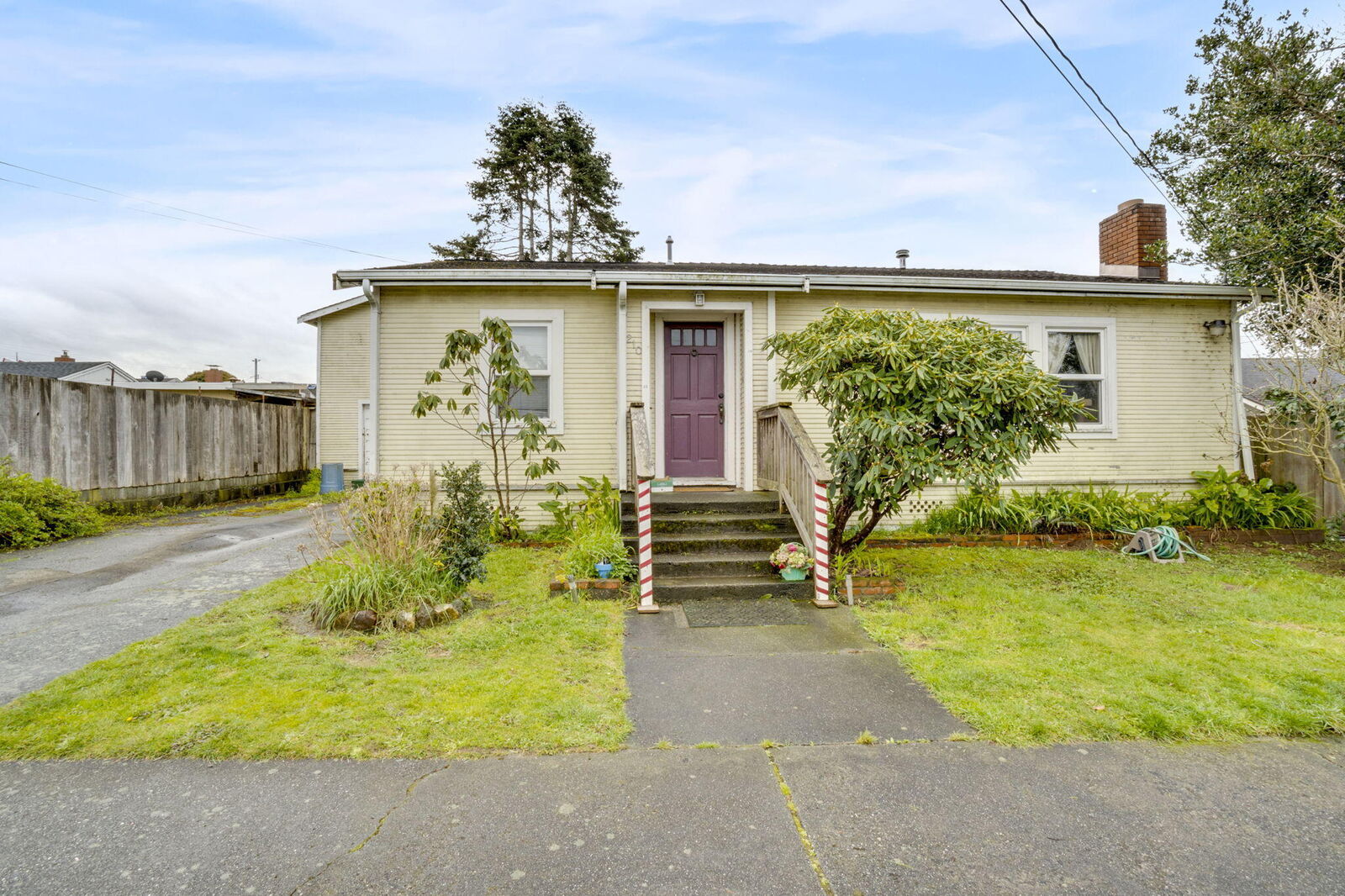 Property Photo:  210 Grotto Street  CA 95501 