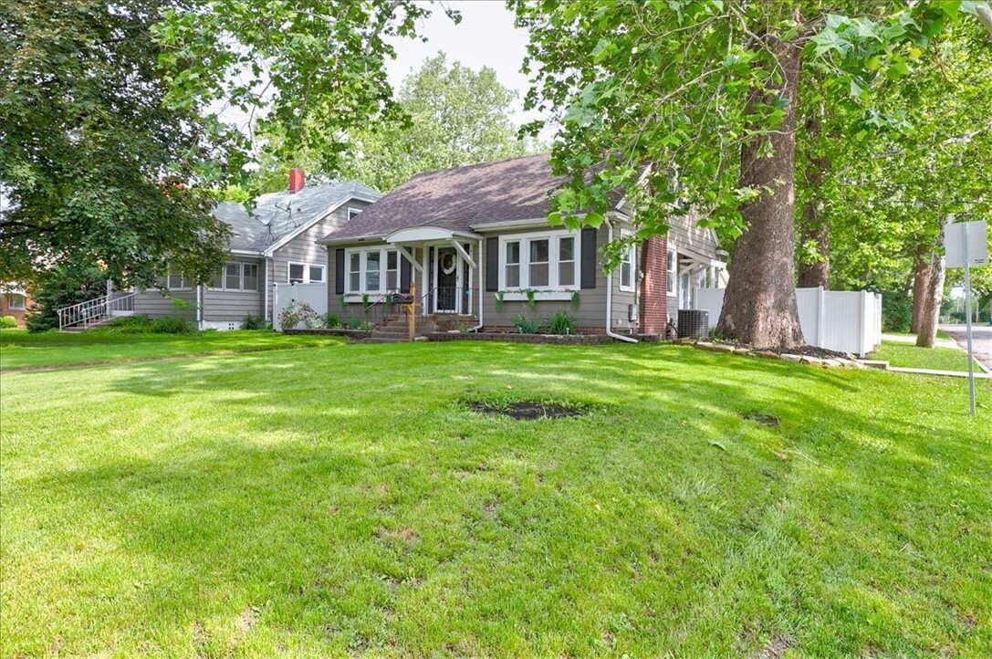 Property Photo:  618 Arthur Avenue  IA 50313 