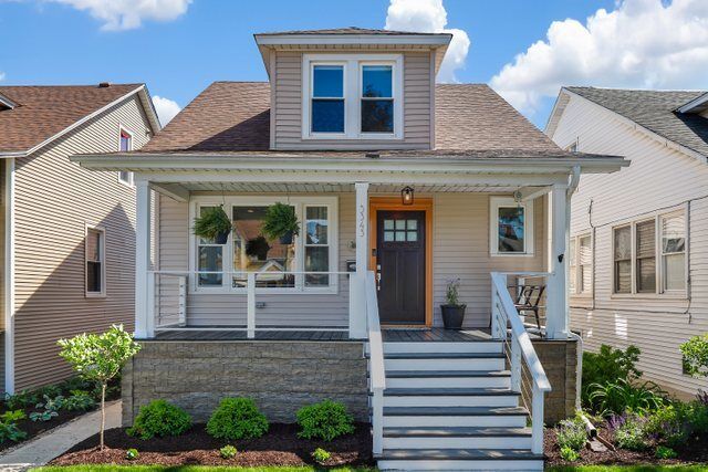 Property Photo: 5343 W Patterson Avenue IL 60641