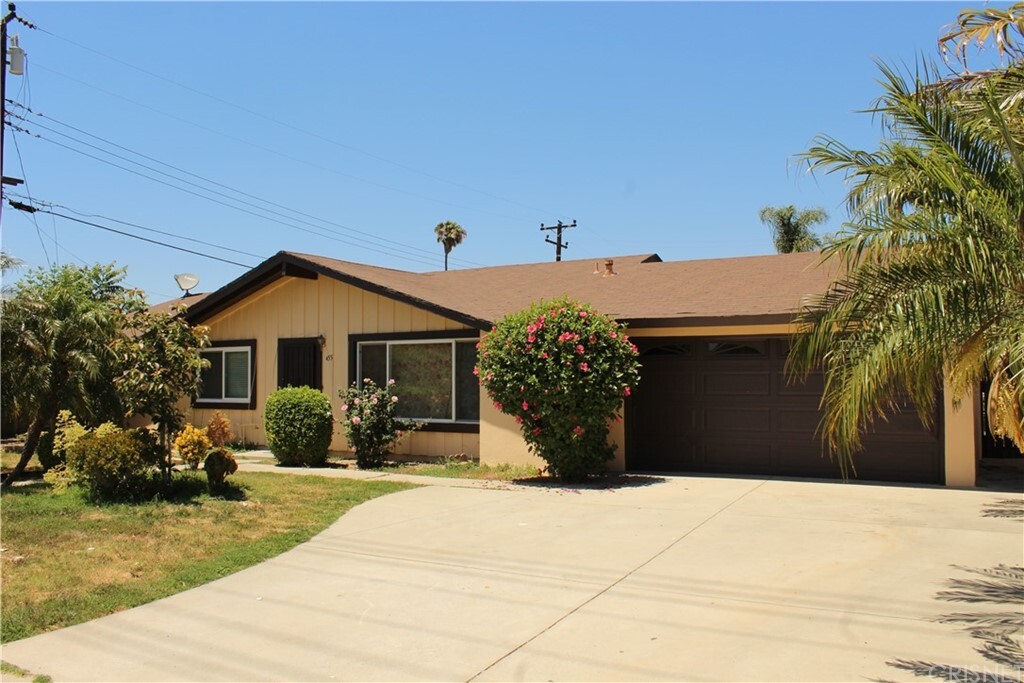 Property Photo:  455 Royal Avenue  CA 93065 