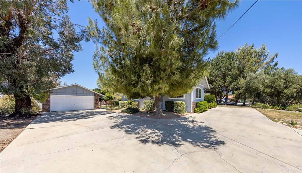 Property Photo:  42420 Chambers Avenue  CA 92544 