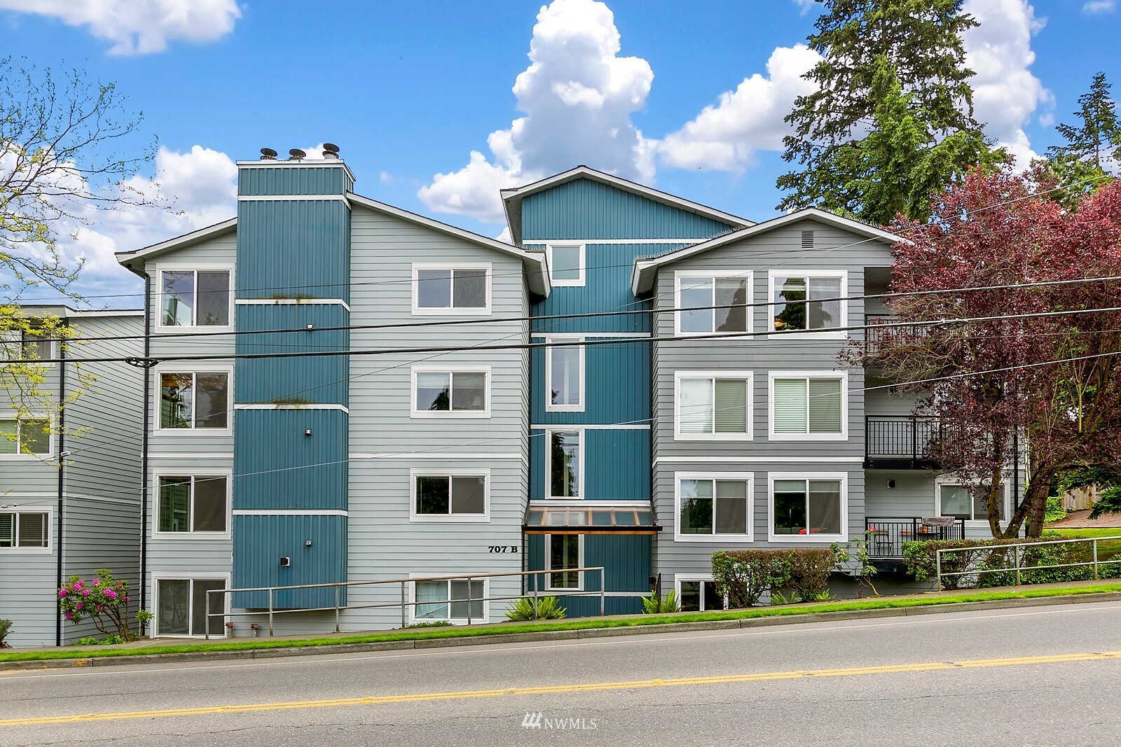 Property Photo: 707 N 130th Street B201 WA 98133
