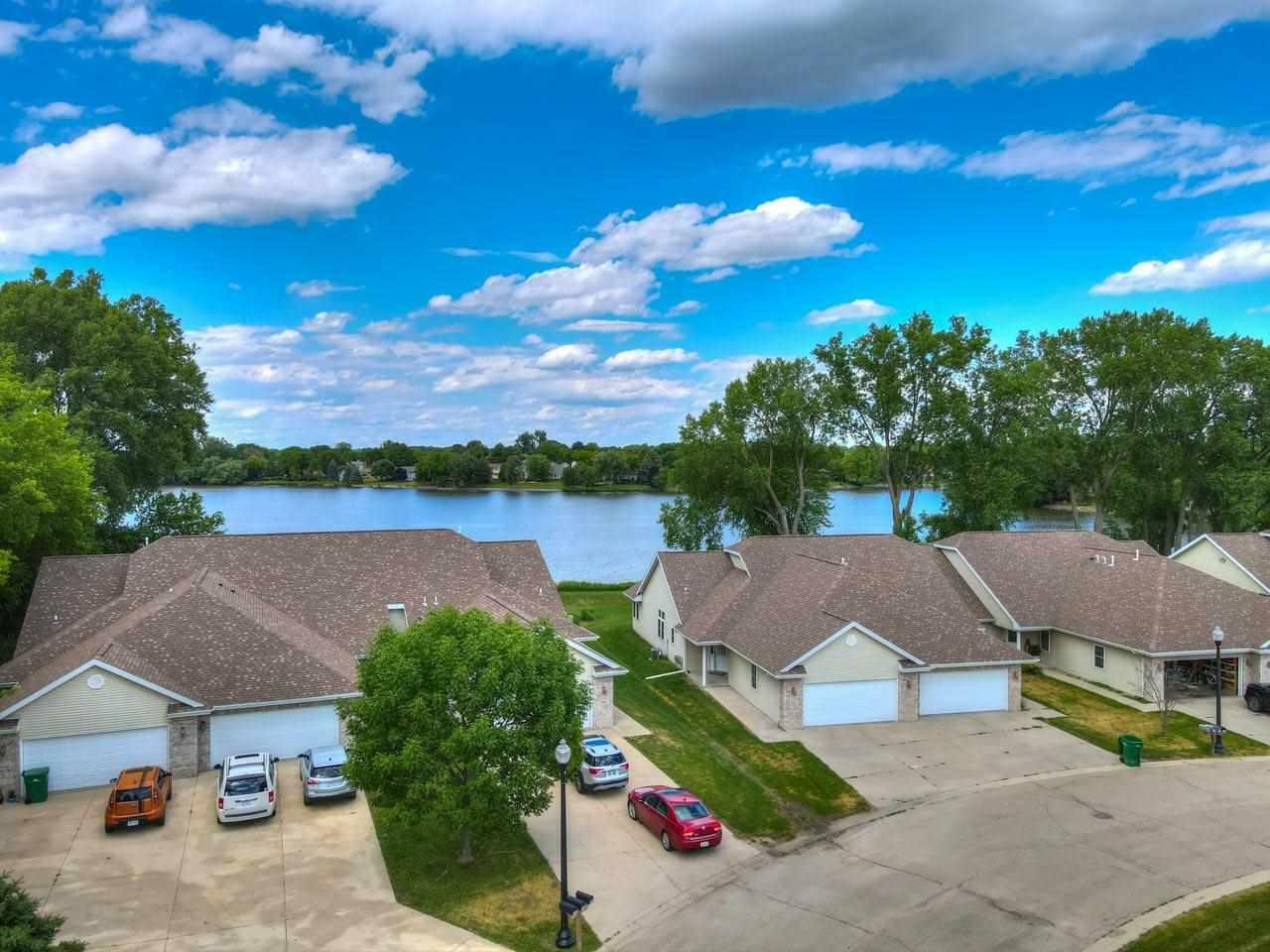 Property Photo:  712 Waters Edge Ct  WI 53559 