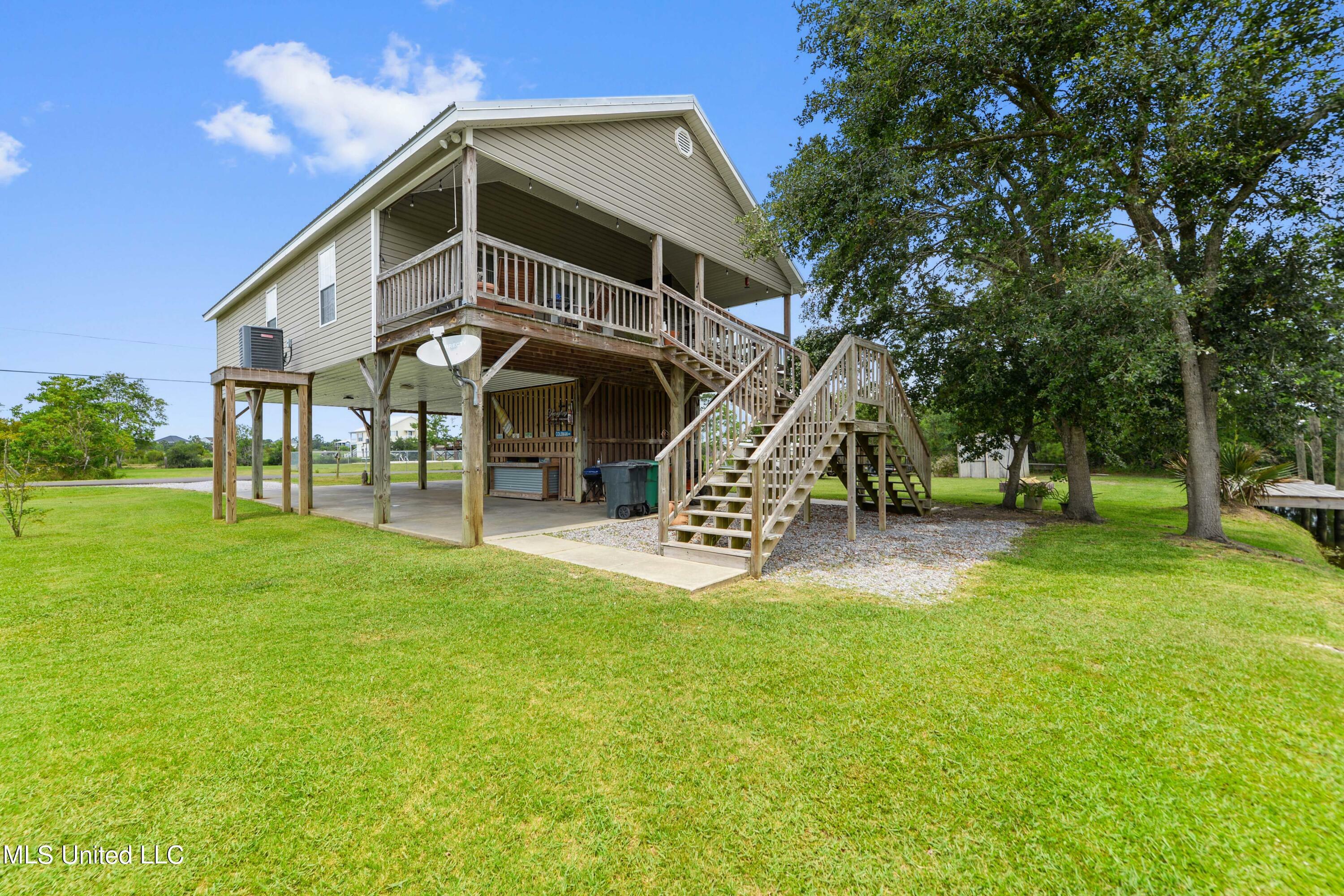 Property Photo:  836 Azalea Drive  MS 39520 