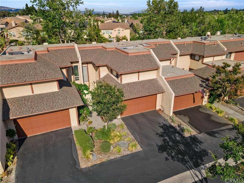 Property Photo: 520 Juniper Way CA 90631