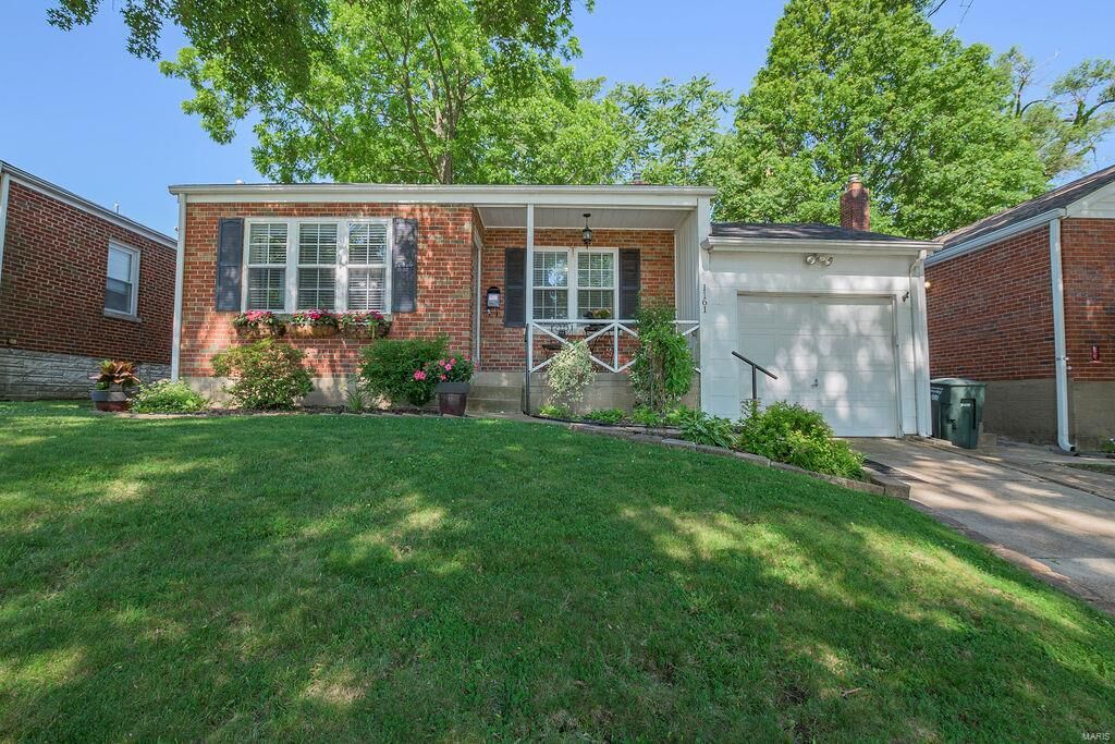 Property Photo:  1161 Pembroke Drive  MO 63119 