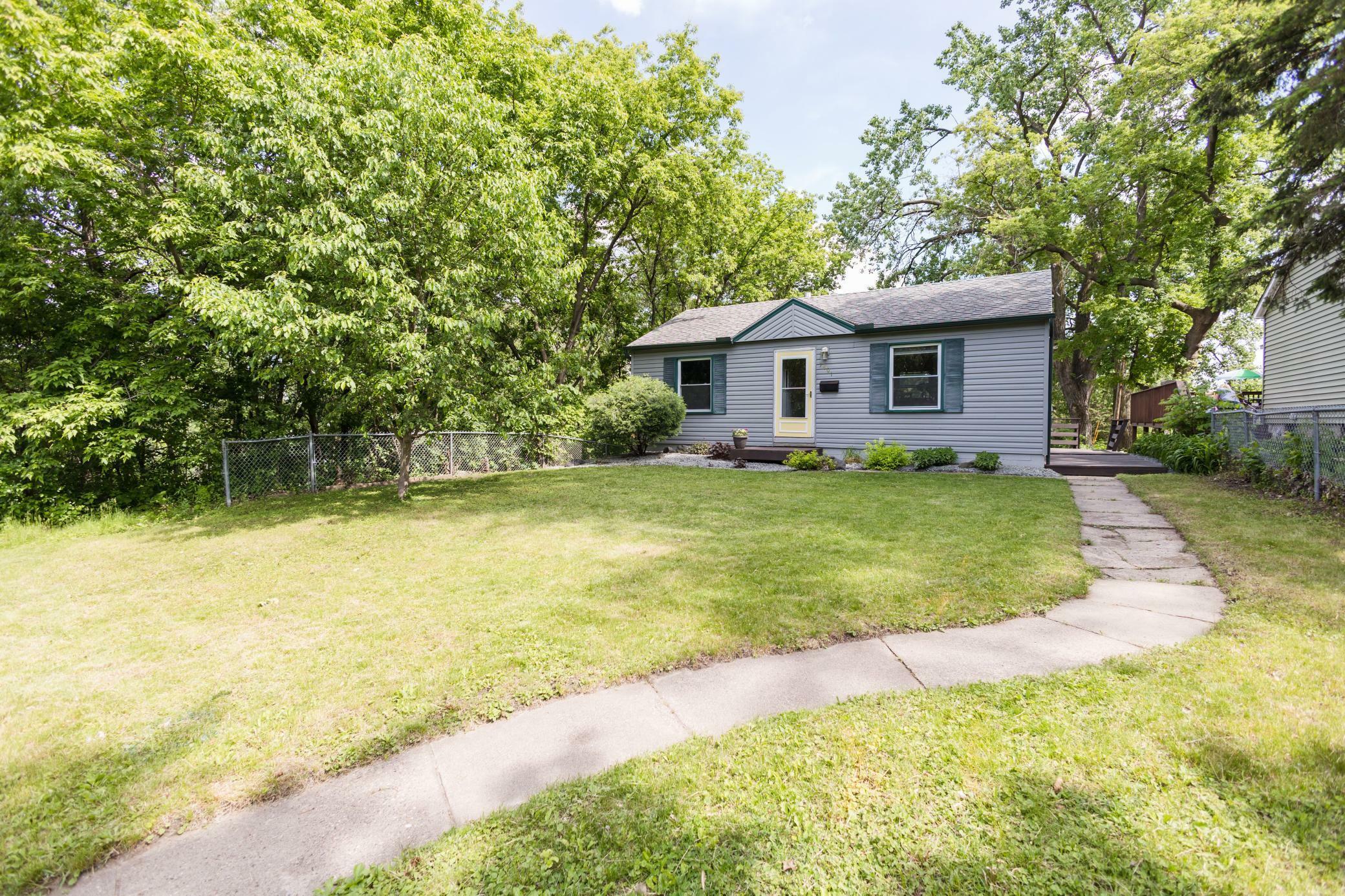 Property Photo:  7401 Edgebrook Drive  MN 55426 