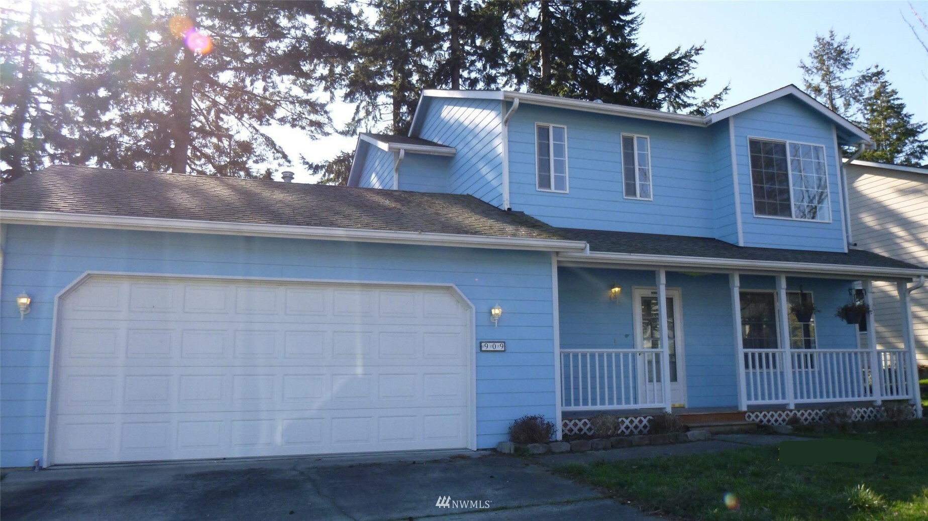 Property Photo:  909 SW 1st Avenue  WA 98277 