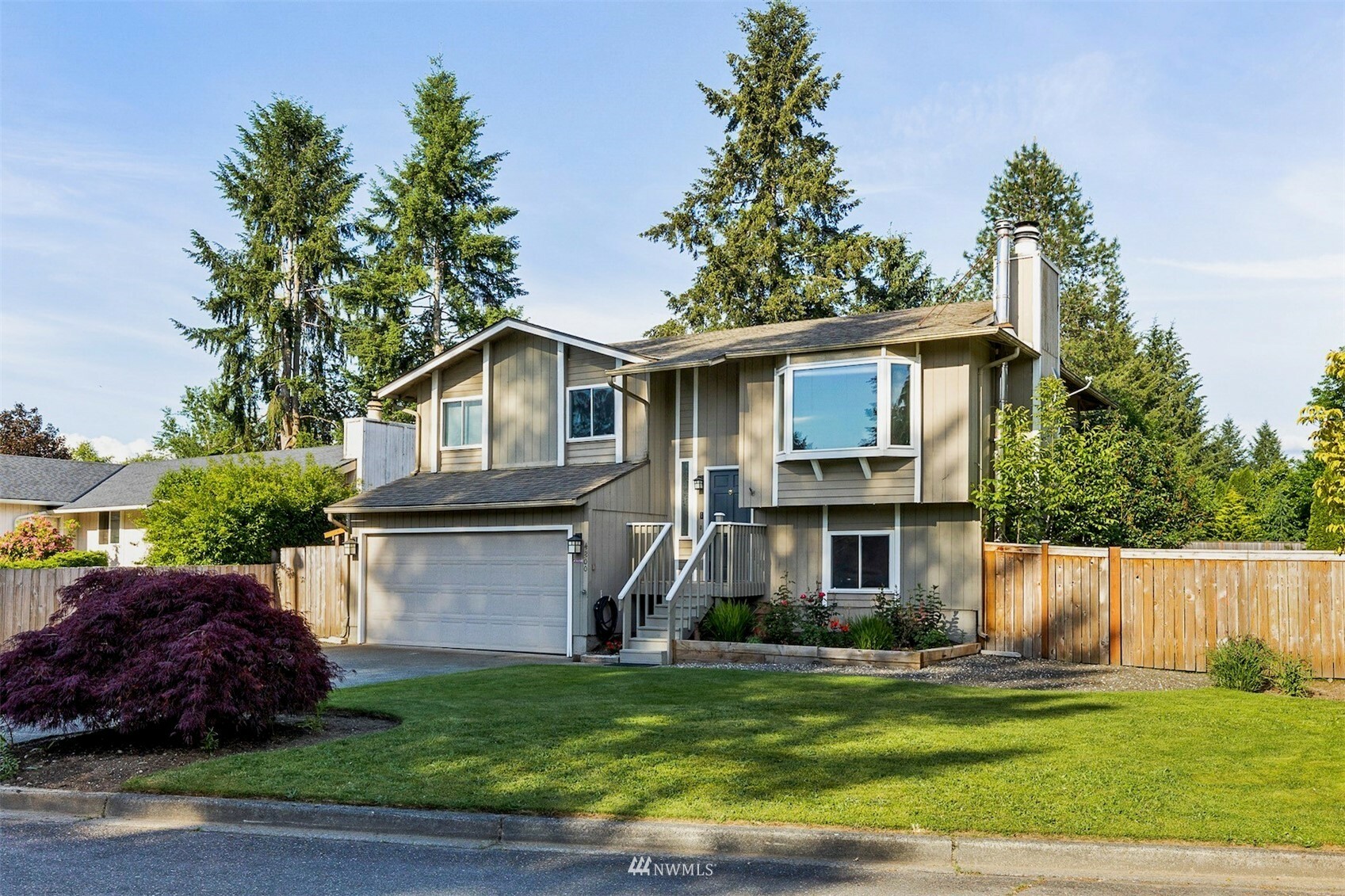 Property Photo:  4200 Kings Court  WA 98014 