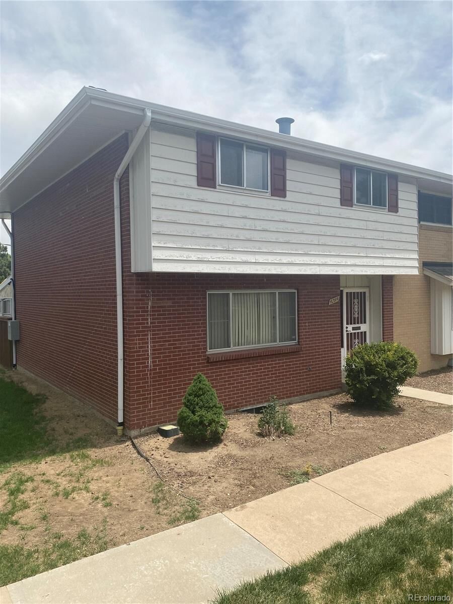Property Photo: 9289 E Oxford Drive CO 80237