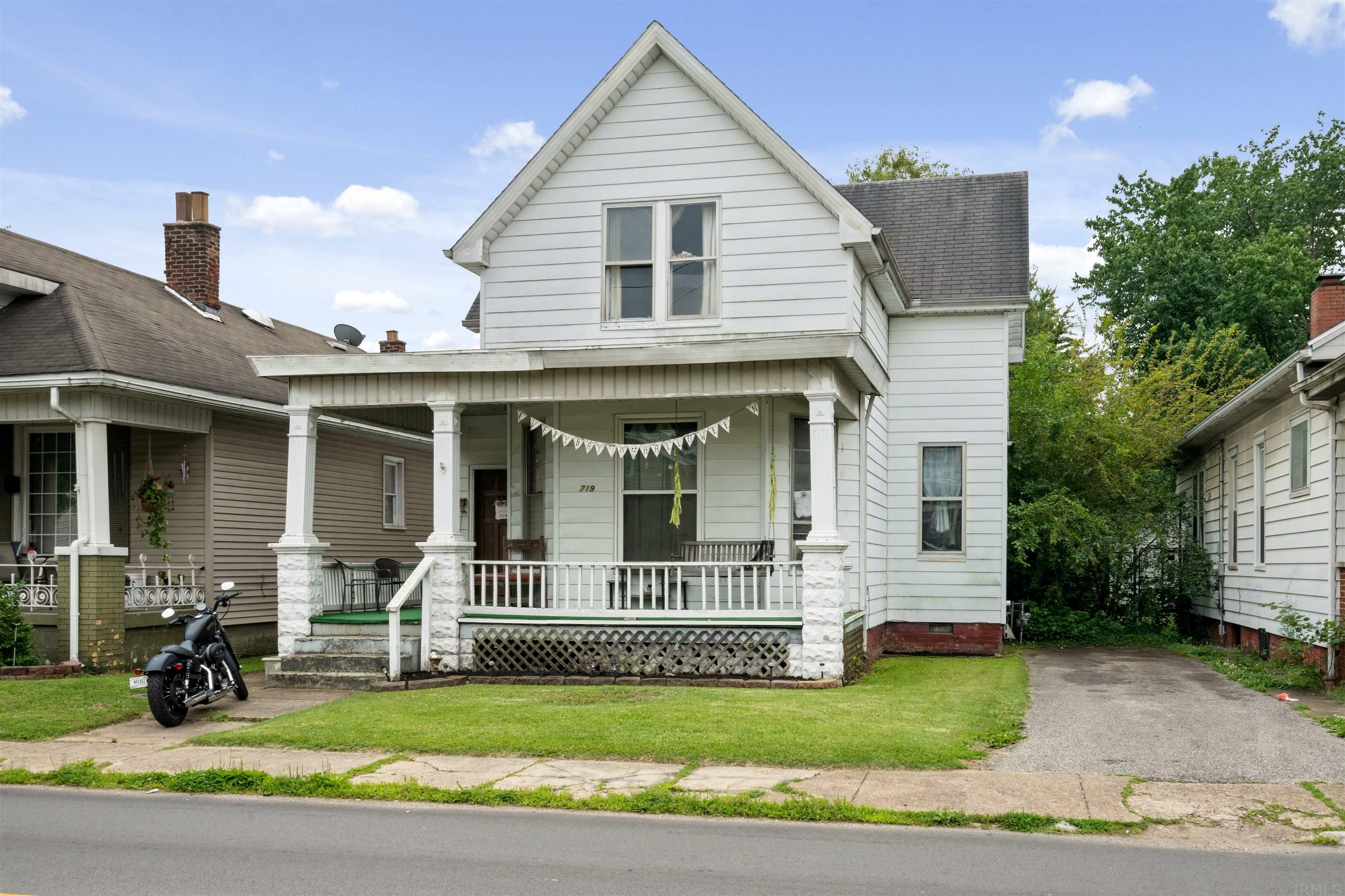 719 E Columbia Street  Evansville IN 47711-5143 photo