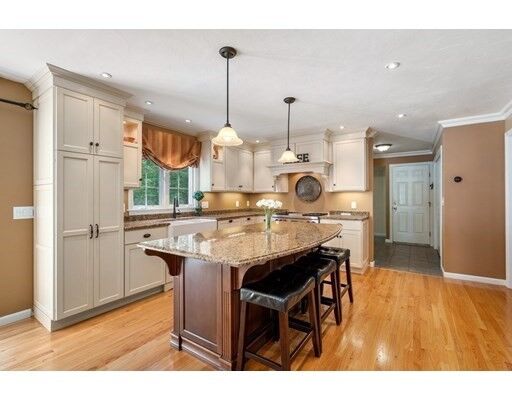 Property Photo: 10 Lanes End MA 02072