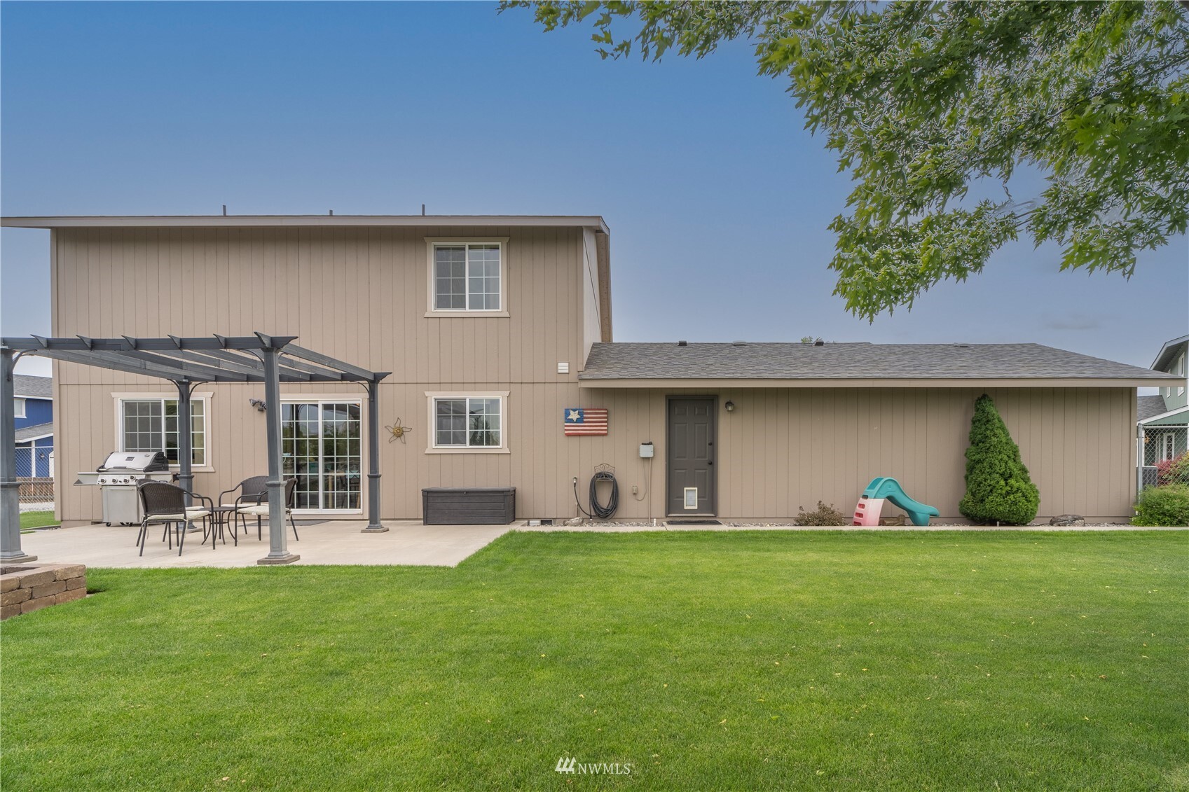 Property Photo: 534 N Monarch Street WA 98837