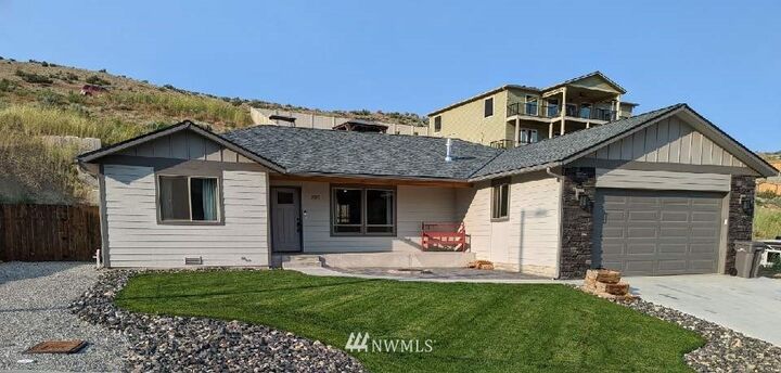 Property Photo: 9978 Saska Way WA 98822