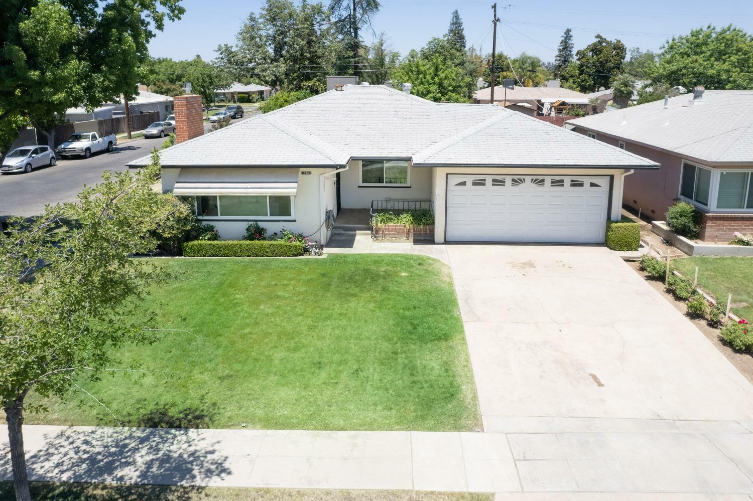 Property Photo:  844 W Cortland Avenue  CA 93705 