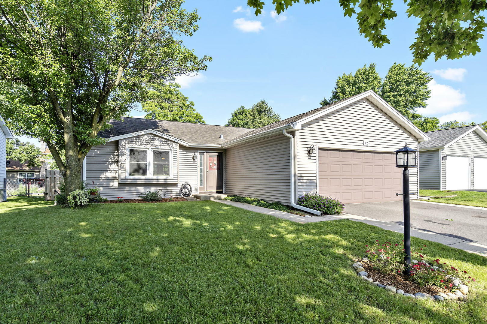 Property Photo:  42 Evergreen Drive  IL 60107 