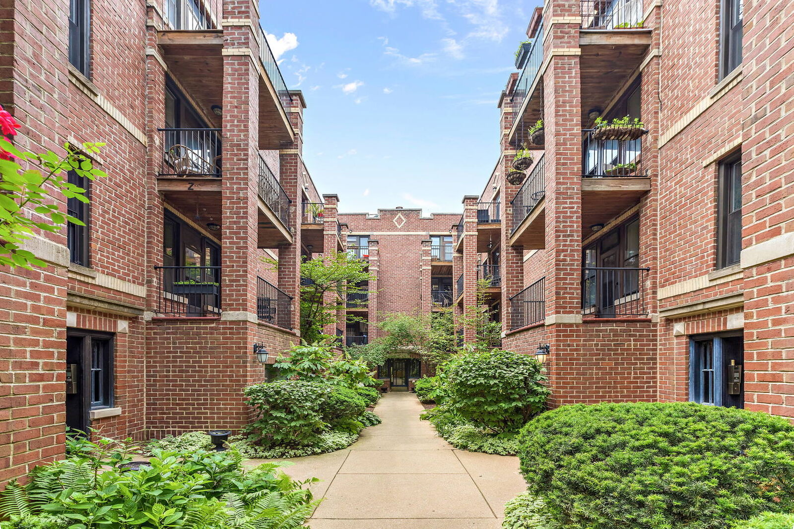 Property Photo: 2106 N Seminary Avenue 3 IL 60614