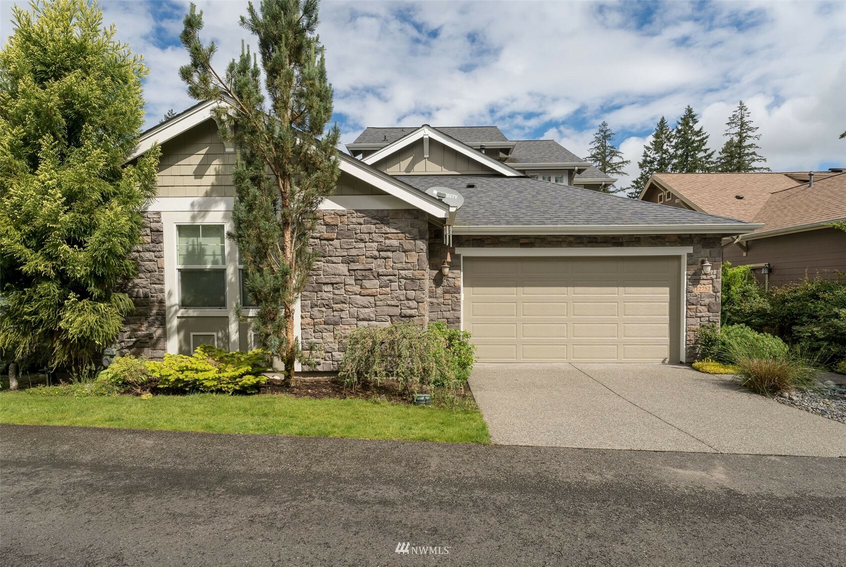 Property Photo:  12752 Adair Creek Way NE  WA 98053 