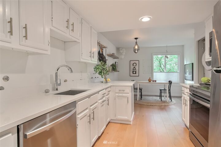 Property Photo:  13730 15th Avenue NE G202  WA 98125 