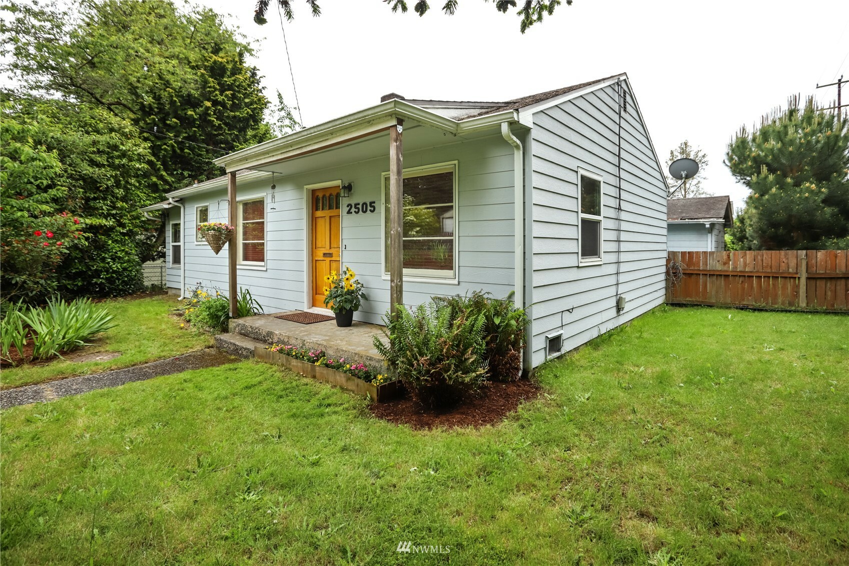 Property Photo:  2505 NE 165th Street  WA 98155 