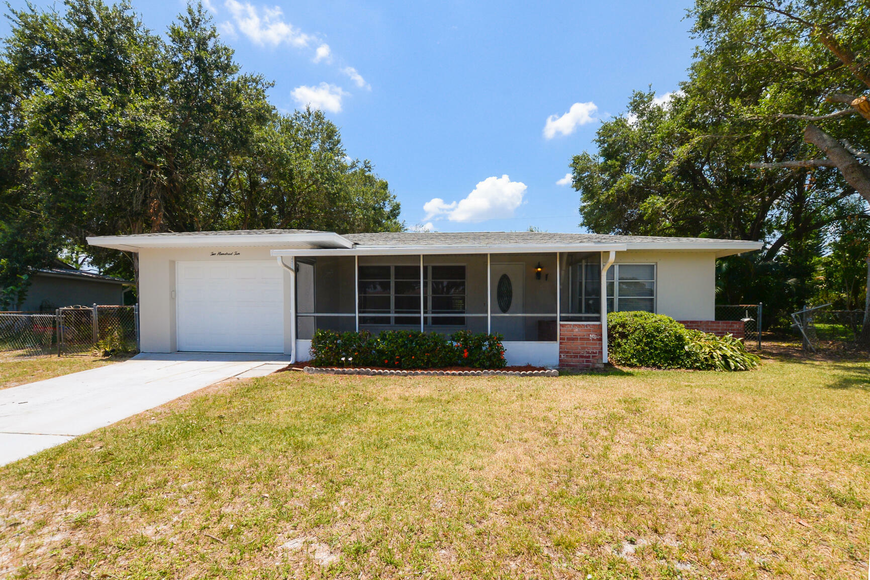 Property Photo:  210 SW Reynolds Avenue  FL 34983 