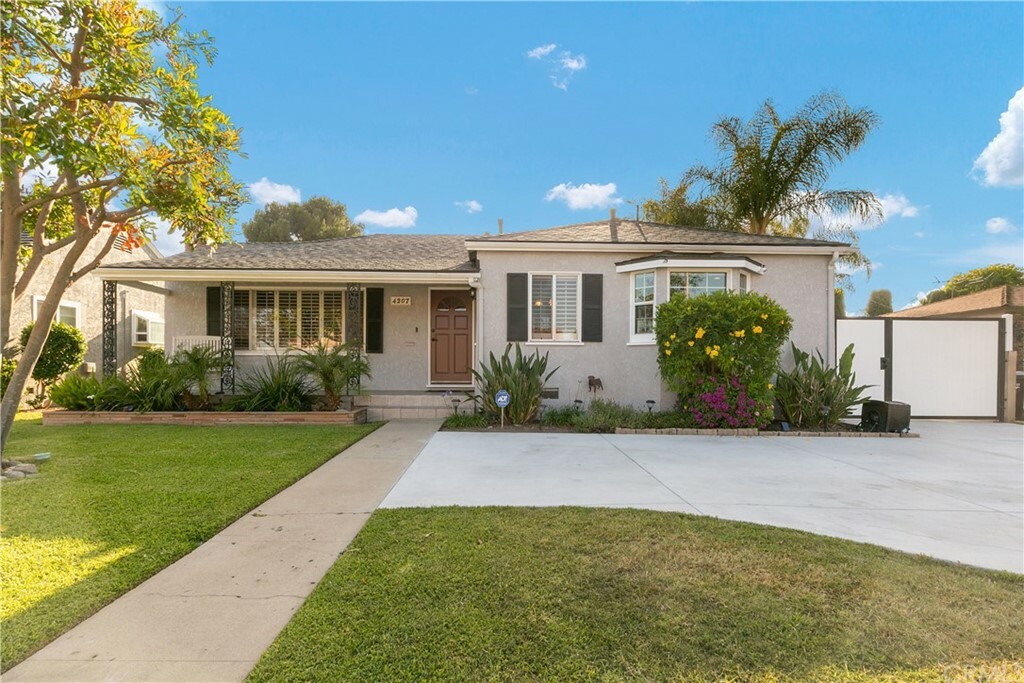 Property Photo:  4207 Charlemagne Avenue  CA 90808 