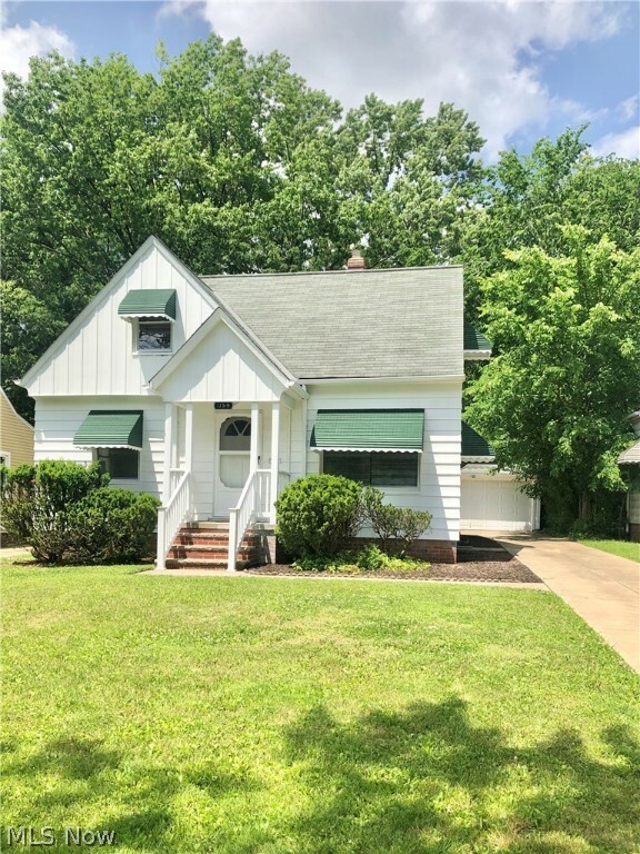 Property Photo: 17519 Maple Heights Boulevard OH 44137