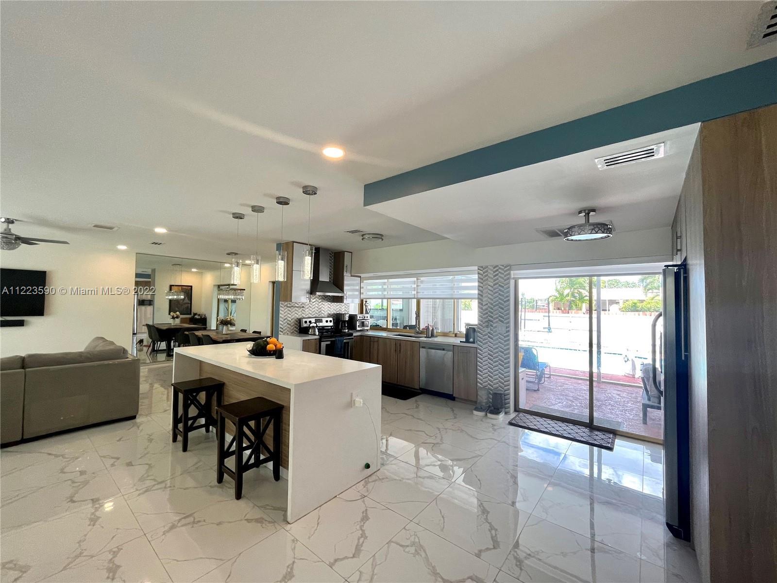 Property Photo: 1831 N 50th Ave FL 33021