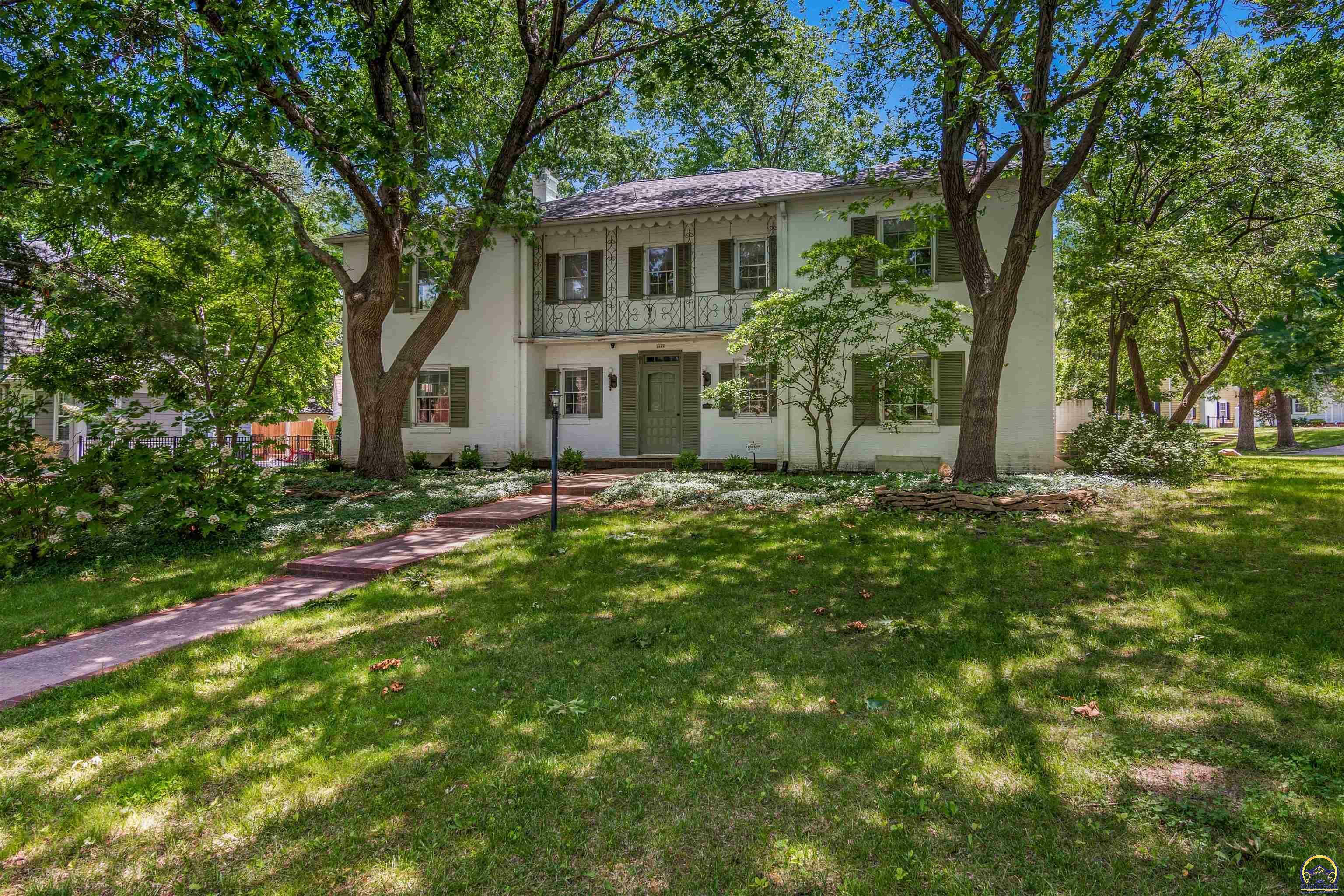 Property Photo:  1320 SW Pembroke Ln  KS 66604 