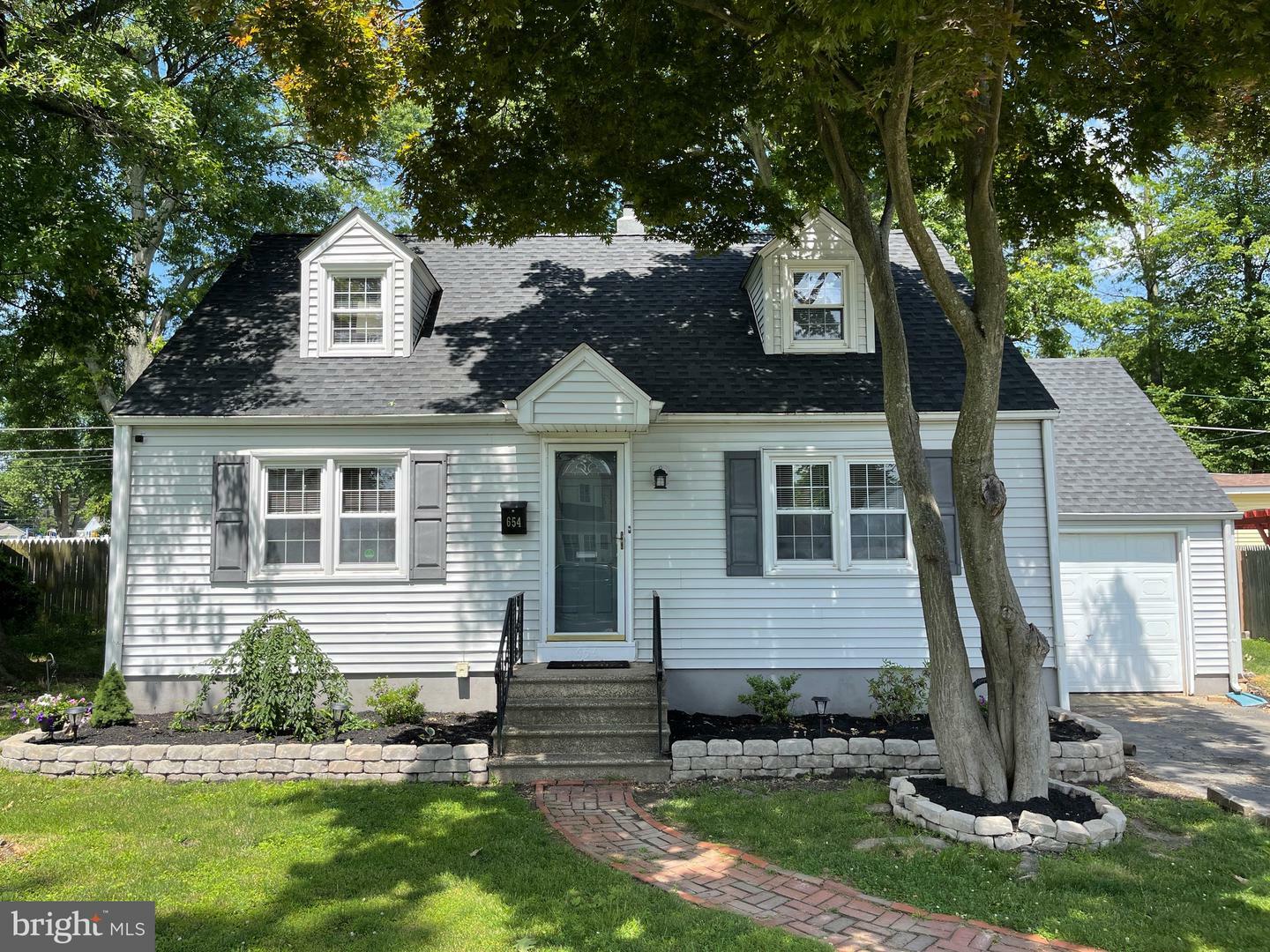 Property Photo:  654 Osborne Avenue  PA 19067 