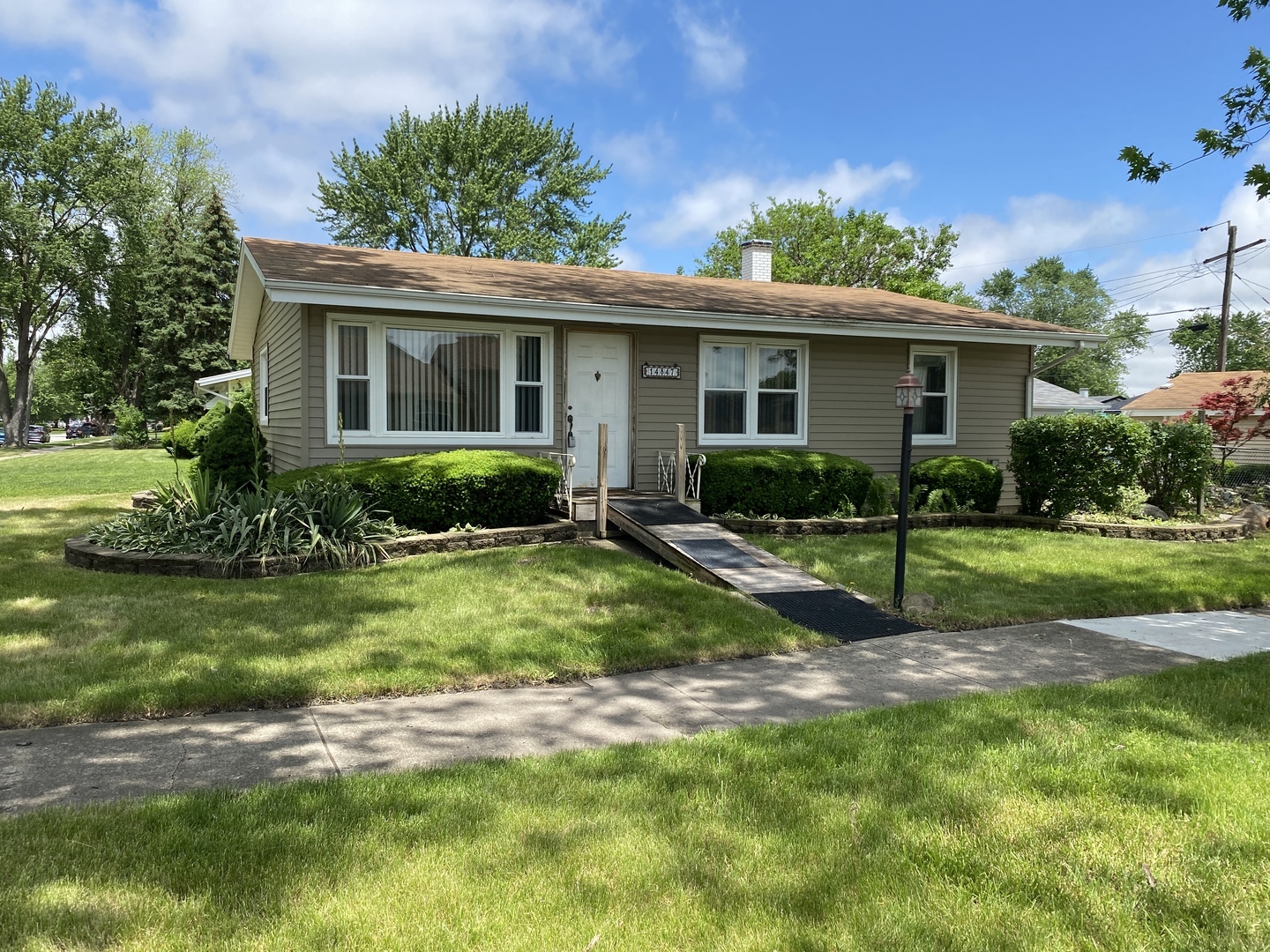 Property Photo: 14847 S Troy Avenue IL 60469
