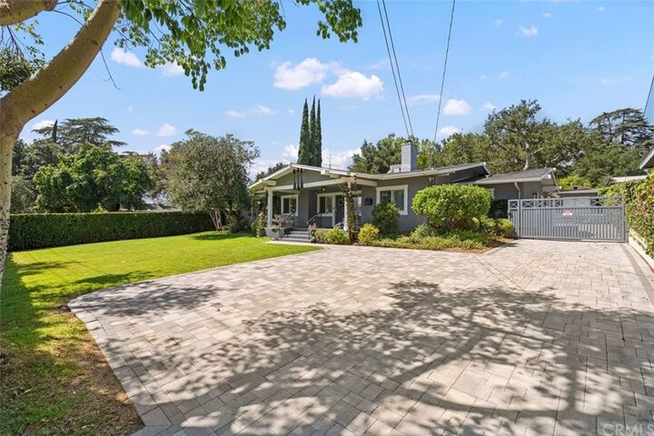 Property Photo:  55 W Altadena Drive  CA 91001 