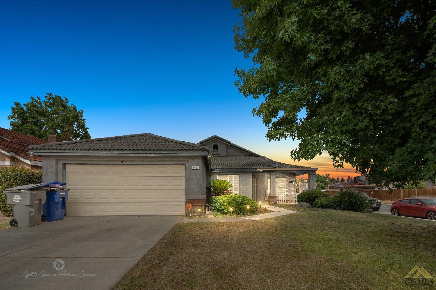 Property Photo:  7401 Cupio Street  CA 93313 