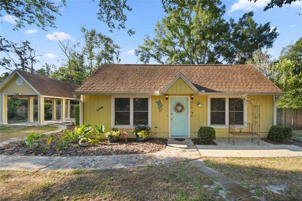 Property Photo:  16476 SW 137th Avenue  FL 32618 